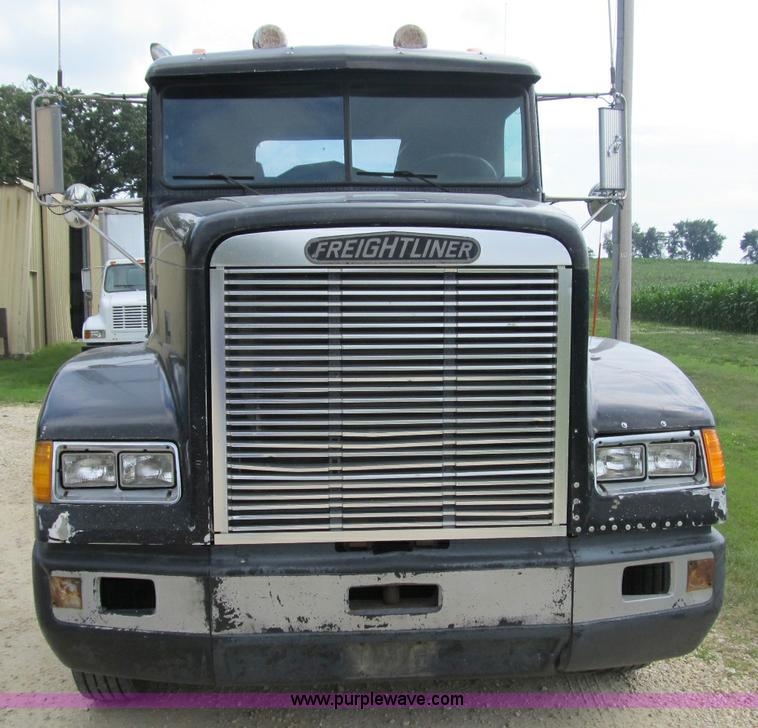 image for item A4903 1992 Freightliner FLD120 semi truck