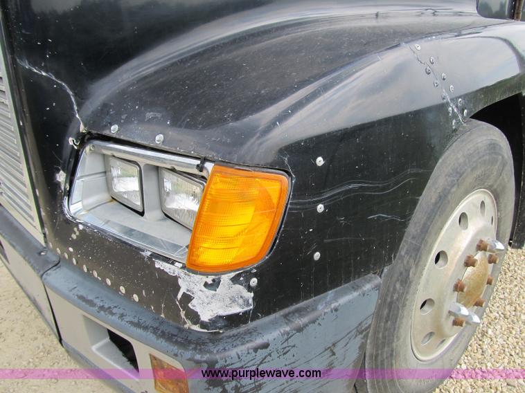 image for item A4903 1992 Freightliner FLD120 semi truck