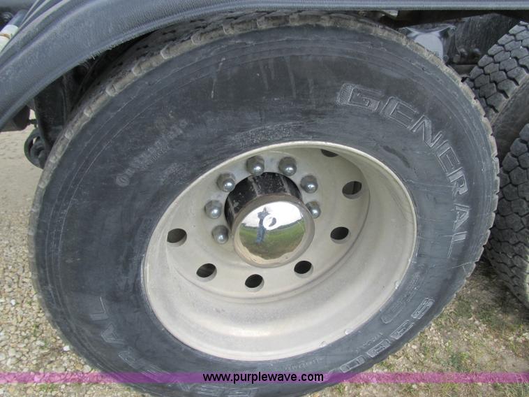 image for item A4903 1992 Freightliner FLD120 semi truck