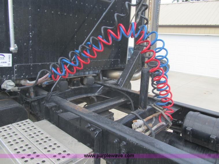 image for item A4903 1992 Freightliner FLD120 semi truck