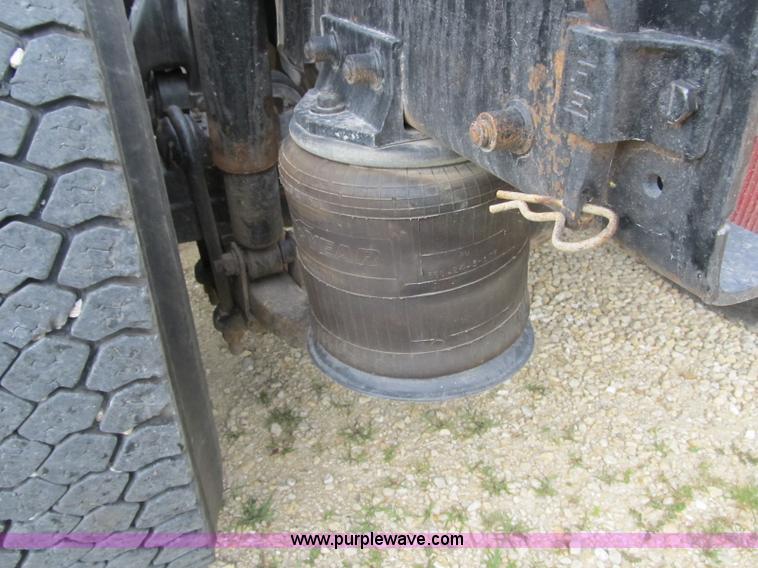 image for item A4903 1992 Freightliner FLD120 semi truck