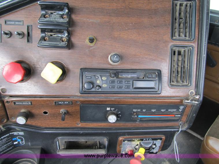 image for item A4903 1992 Freightliner FLD120 semi truck