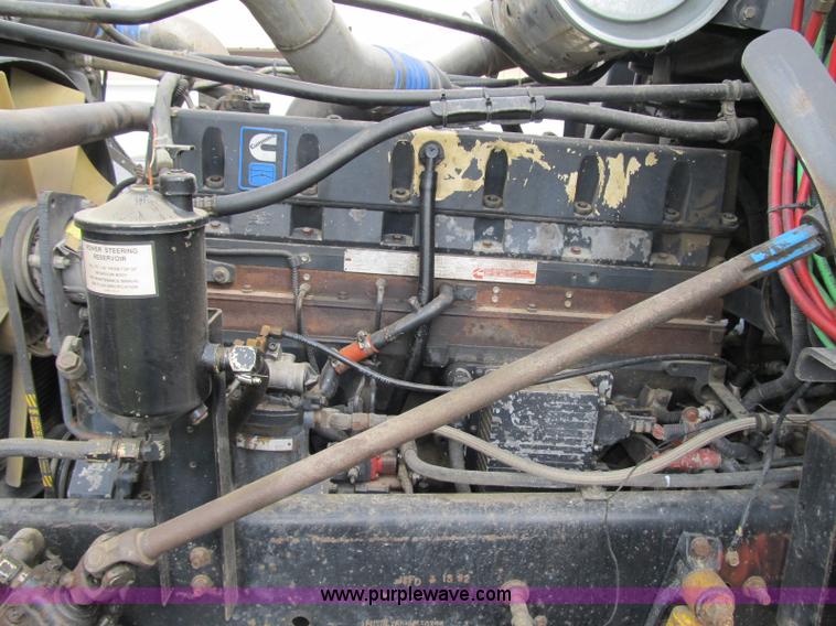 image for item A4903 1992 Freightliner FLD120 semi truck