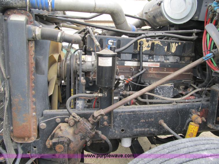 image for item A4903 1992 Freightliner FLD120 semi truck