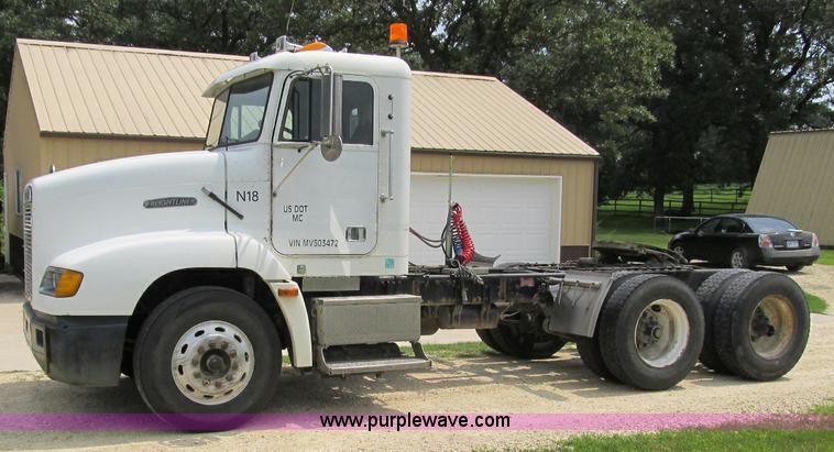 image for item A4915 1991 Freightliner FLD112 semi truck