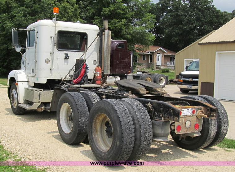 image for item A4915 1991 Freightliner FLD112 semi truck