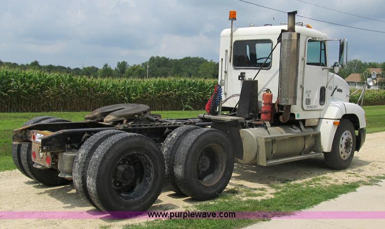 image for item A4915 1991 Freightliner FLD112 semi truck