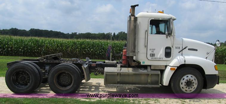 image for item A4915 1991 Freightliner FLD112 semi truck