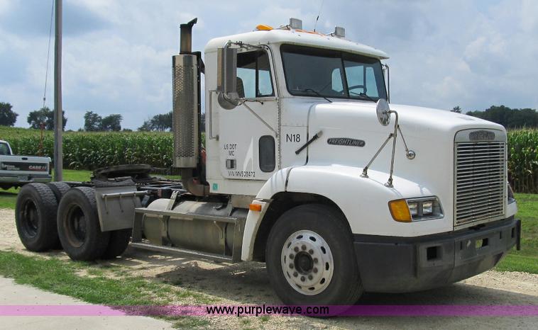 image for item A4915 1991 Freightliner FLD112 semi truck