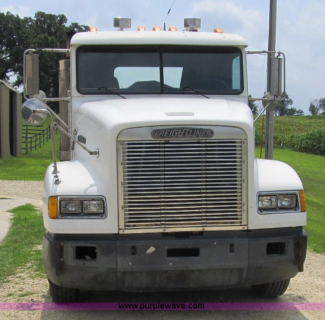 image for item A4915 1991 Freightliner FLD112 semi truck