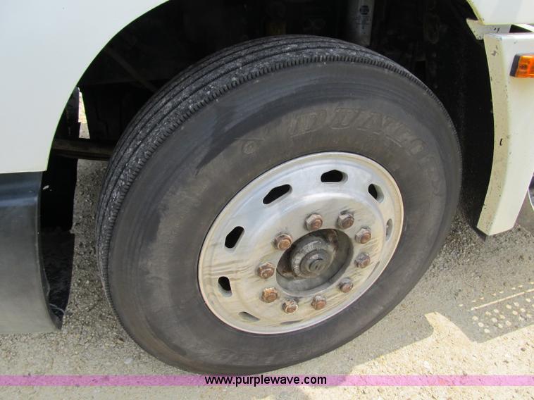 image for item A4915 1991 Freightliner FLD112 semi truck