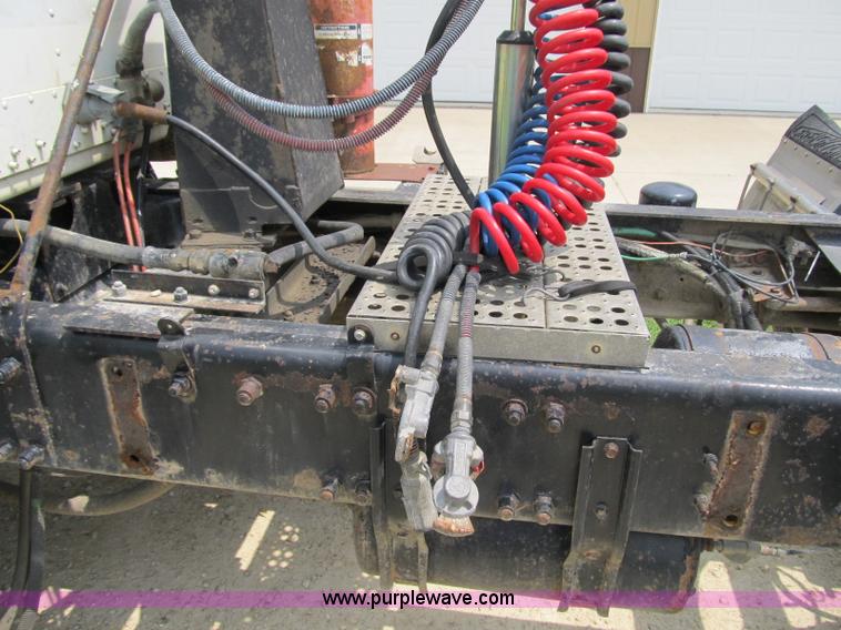 image for item A4915 1991 Freightliner FLD112 semi truck