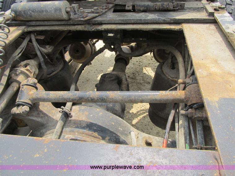 image for item A4915 1991 Freightliner FLD112 semi truck