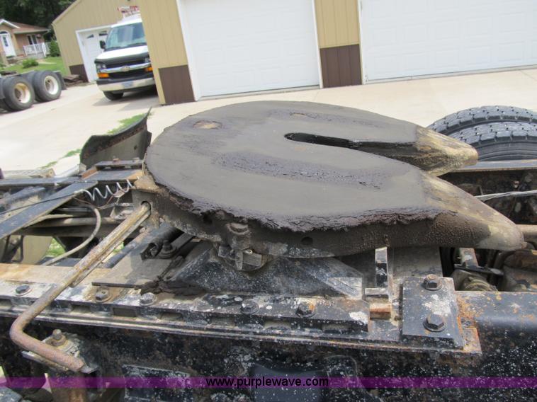 image for item A4915 1991 Freightliner FLD112 semi truck