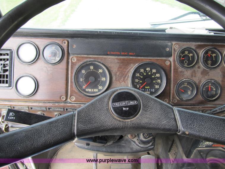 image for item A4915 1991 Freightliner FLD112 semi truck