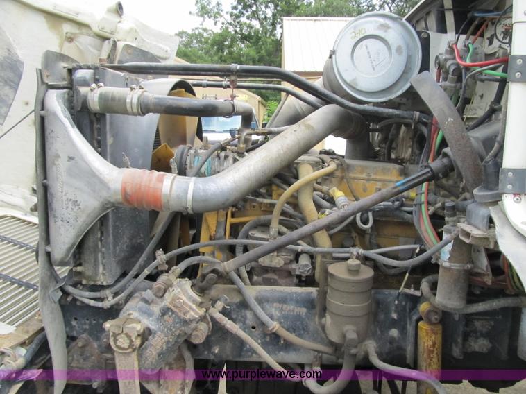 image for item A4915 1991 Freightliner FLD112 semi truck