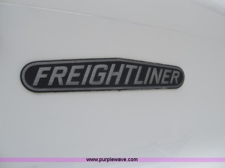 image for item A4915 1991 Freightliner FLD112 semi truck