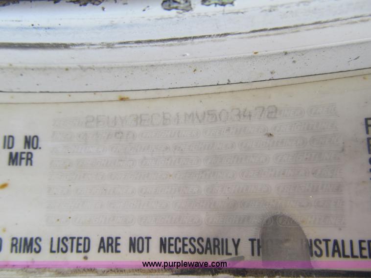 image for item A4915 1991 Freightliner FLD112 semi truck