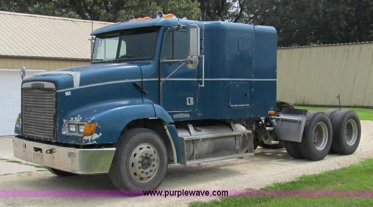 image for item A4916 1994 Freightliner FLD112 semi truck