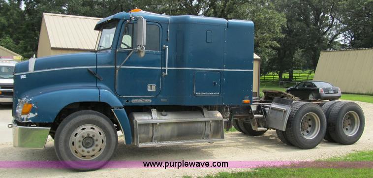 image for item A4916 1994 Freightliner FLD112 semi truck