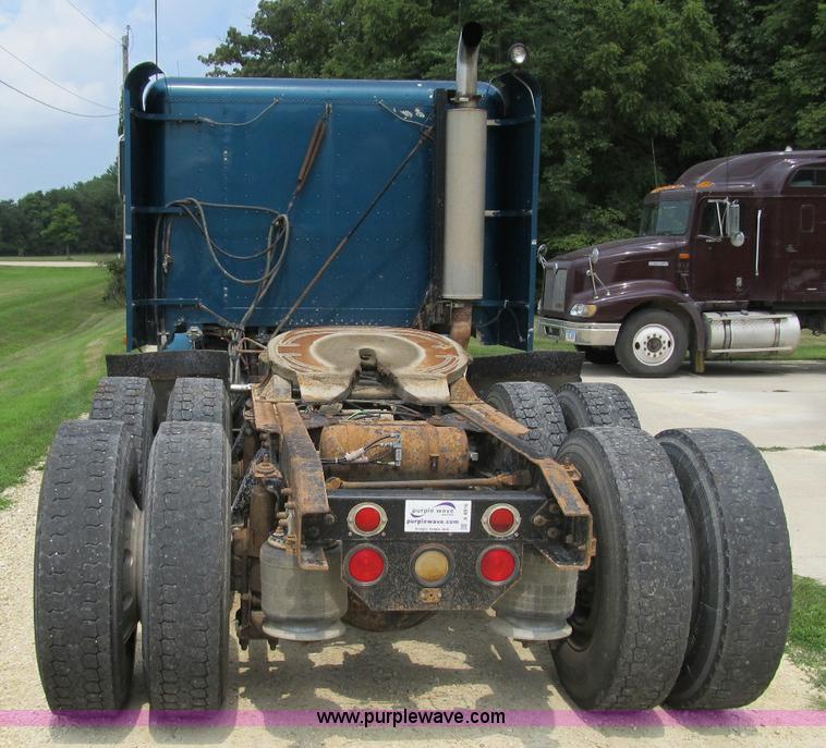 image for item A4916 1994 Freightliner FLD112 semi truck