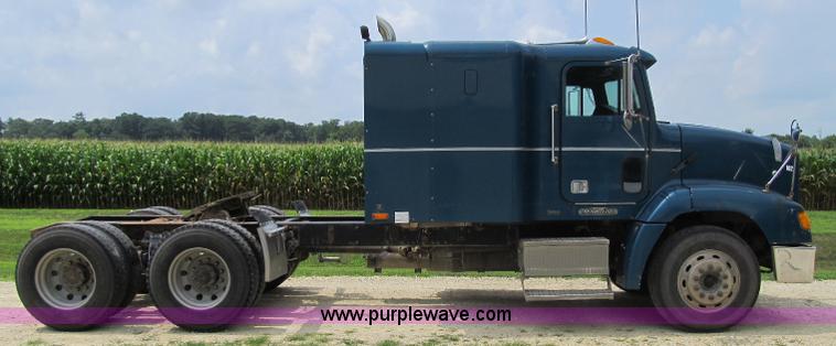 image for item A4916 1994 Freightliner FLD112 semi truck