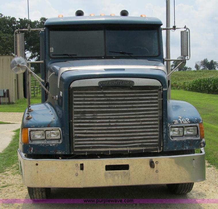 image for item A4916 1994 Freightliner FLD112 semi truck