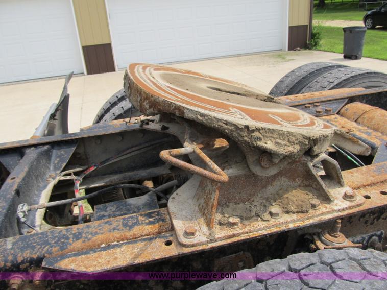 image for item A4916 1994 Freightliner FLD112 semi truck