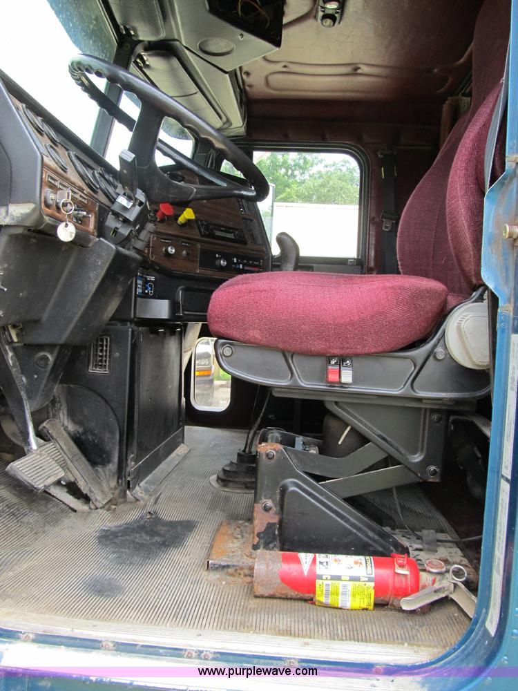 image for item A4916 1994 Freightliner FLD112 semi truck