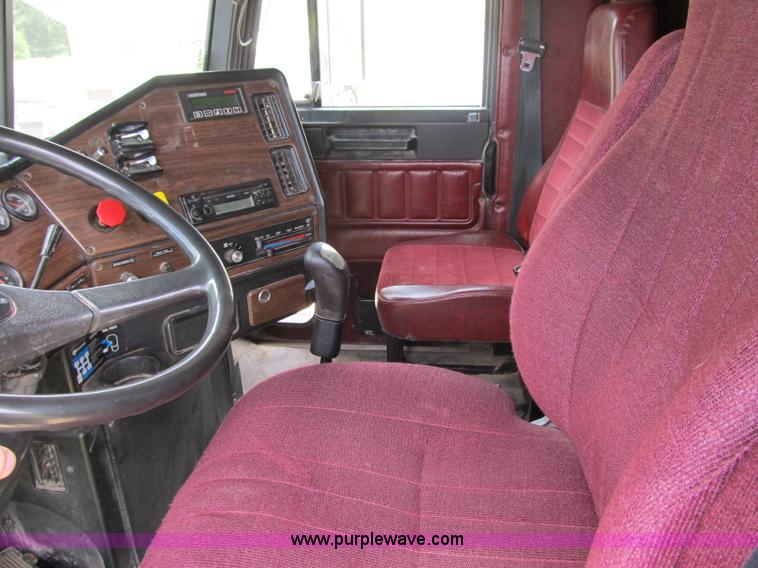 image for item A4916 1994 Freightliner FLD112 semi truck