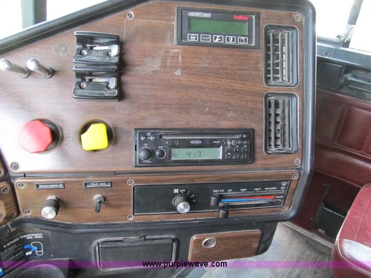 image for item A4916 1994 Freightliner FLD112 semi truck