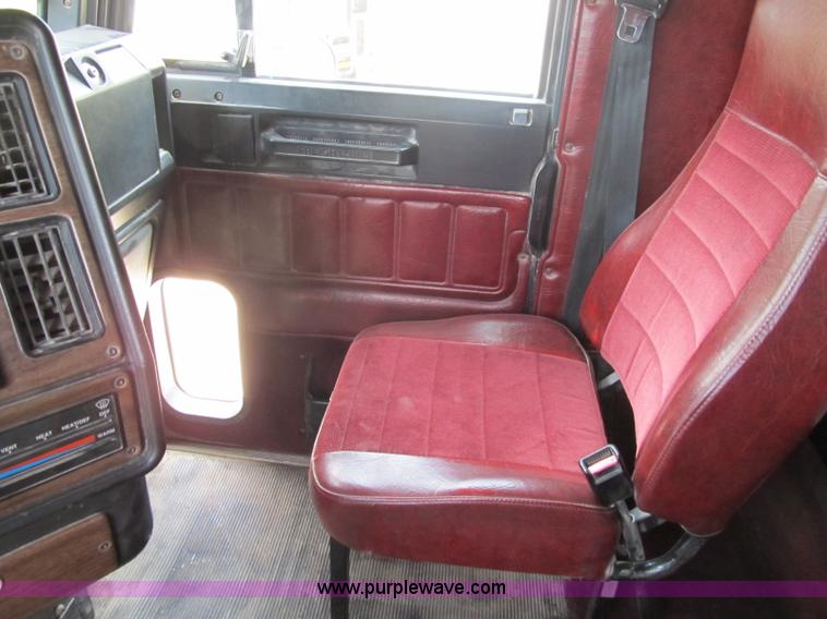 image for item A4916 1994 Freightliner FLD112 semi truck