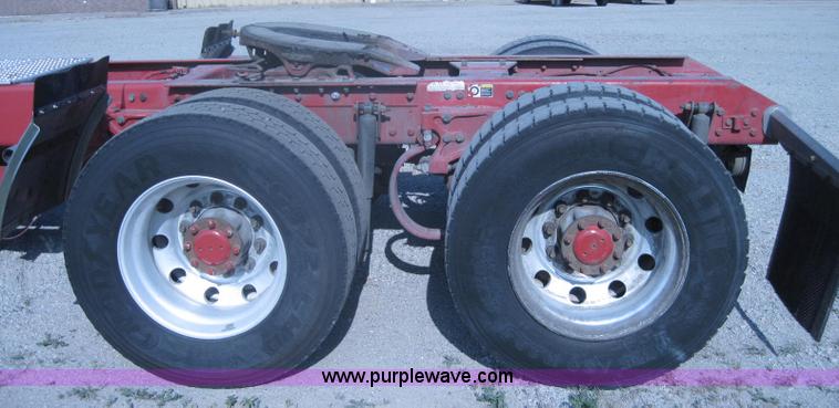 image for item A5576 2005 Kenworth T800 semi truck