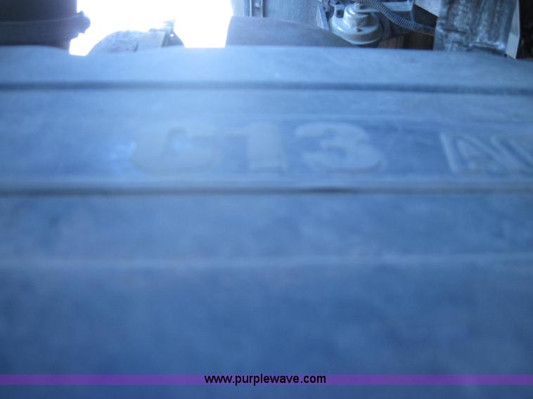 image for item A5576 2005 Kenworth T800 semi truck