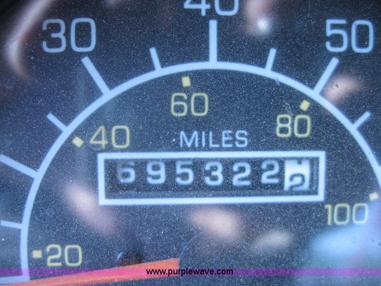 image for item A5576 2005 Kenworth T800 semi truck