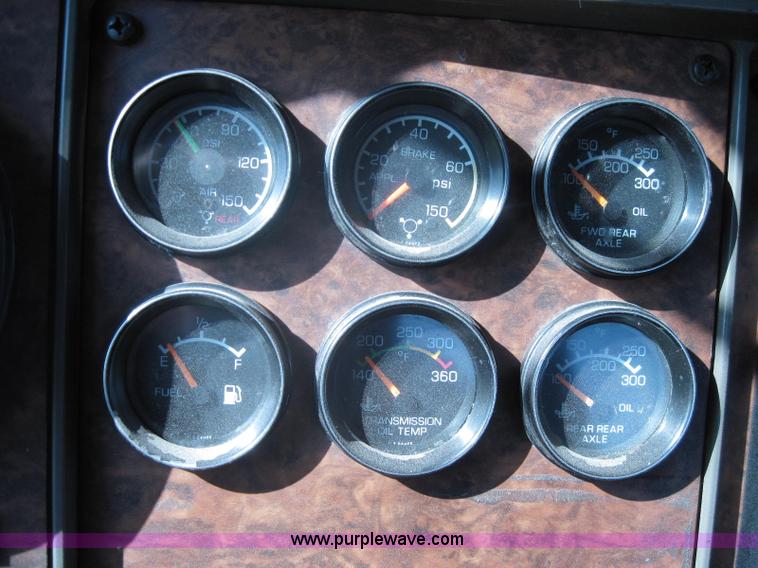 image for item A5576 2005 Kenworth T800 semi truck