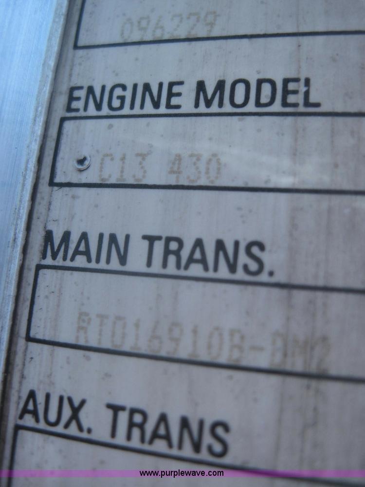 image for item A5576 2005 Kenworth T800 semi truck