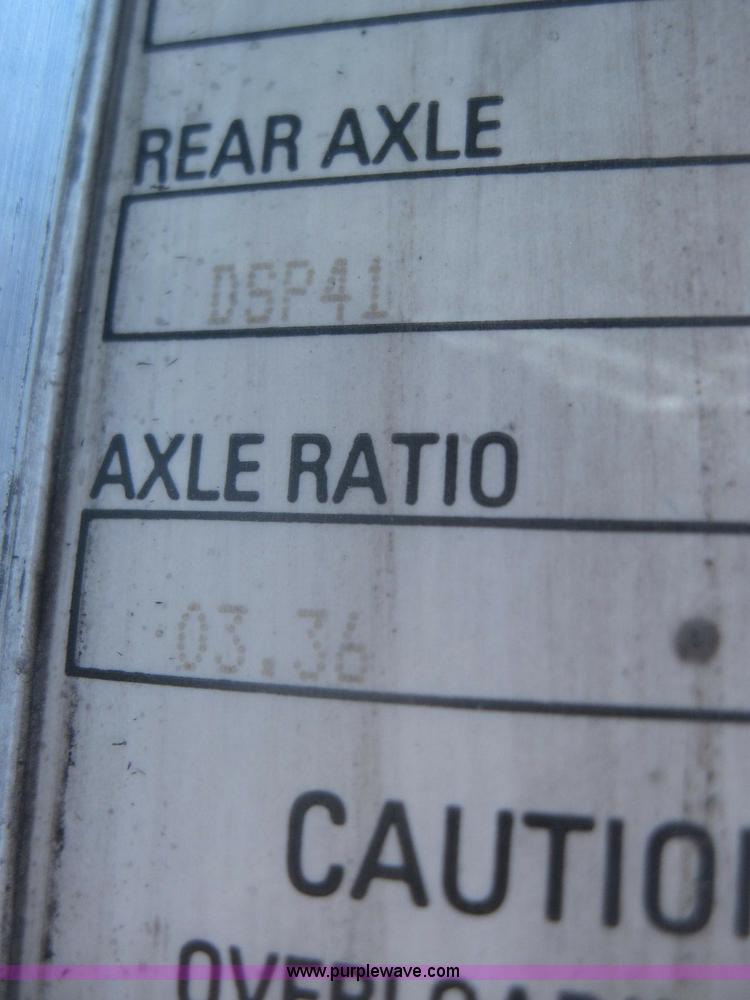 image for item A5576 2005 Kenworth T800 semi truck