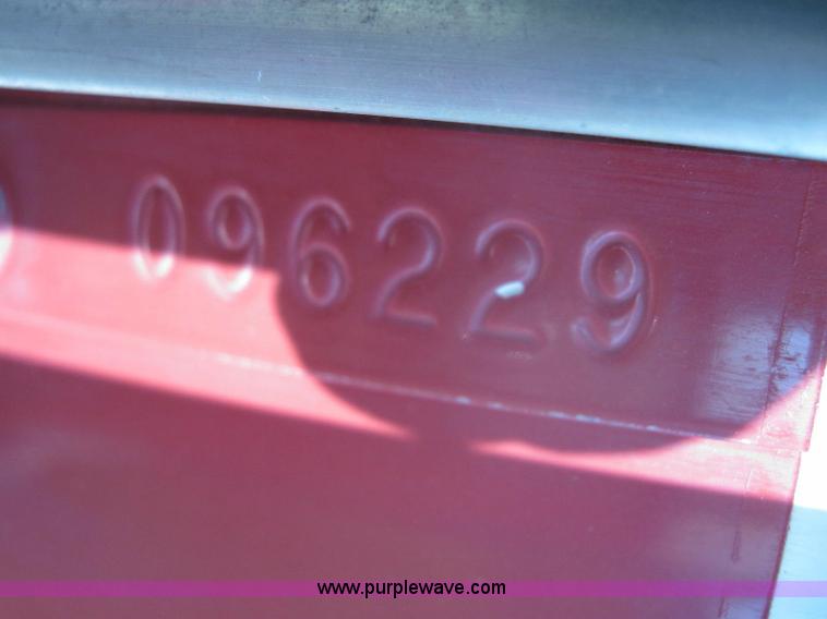 image for item A5576 2005 Kenworth T800 semi truck