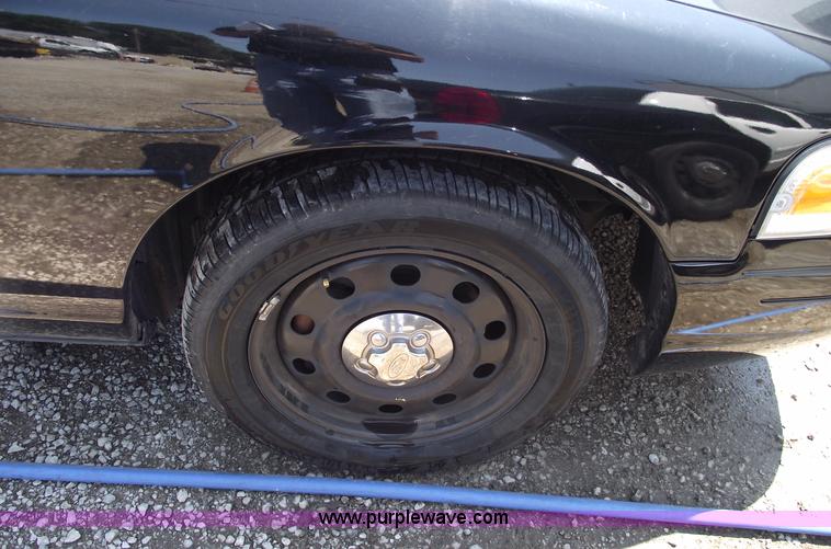 image for item A4126 2008 Ford Crown Victoria Police Interceptor