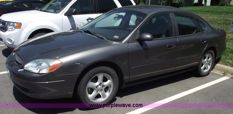 image for item A4128 2002 Ford Taurus SE