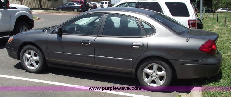 image for item A4128 2002 Ford Taurus SE