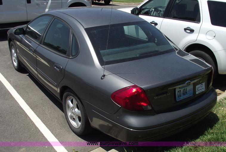 image for item A4128 2002 Ford Taurus SE