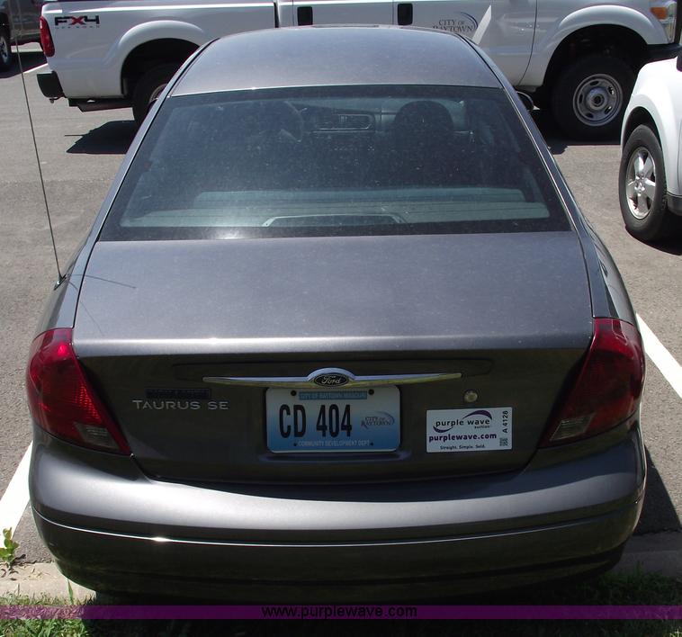 image for item A4128 2002 Ford Taurus SE