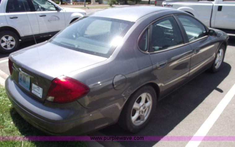 image for item A4128 2002 Ford Taurus SE