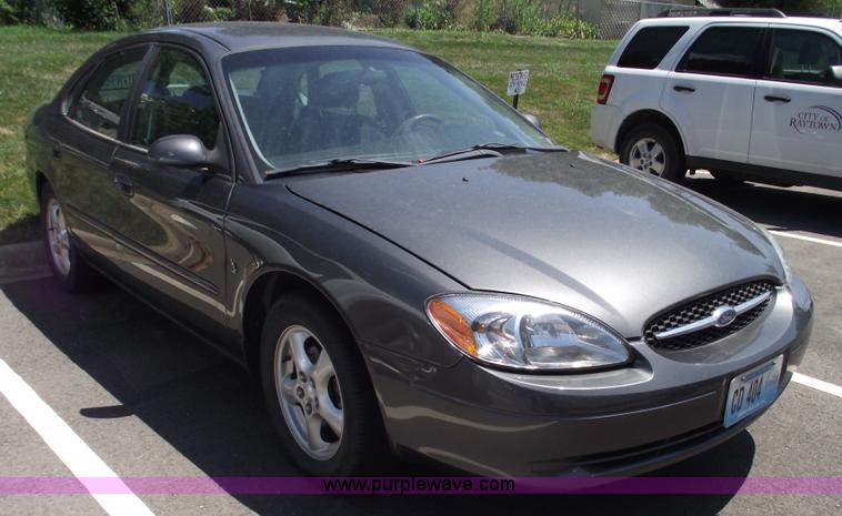 image for item A4128 2002 Ford Taurus SE