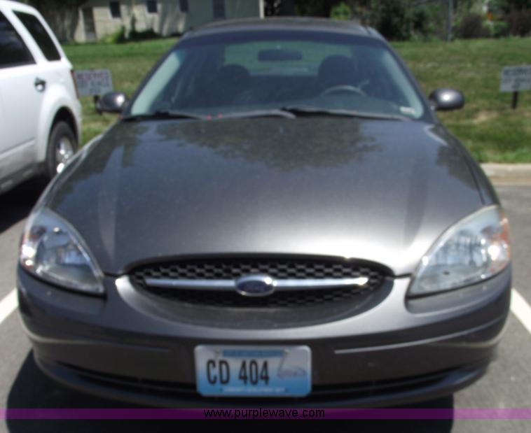 image for item A4128 2002 Ford Taurus SE
