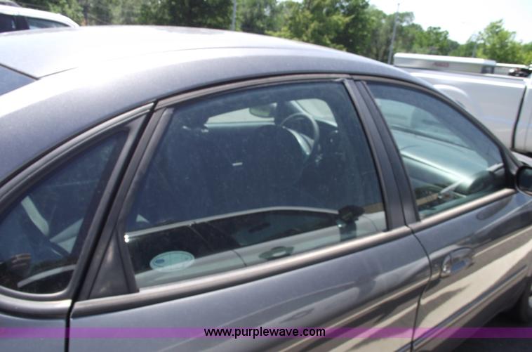 image for item A4128 2002 Ford Taurus SE