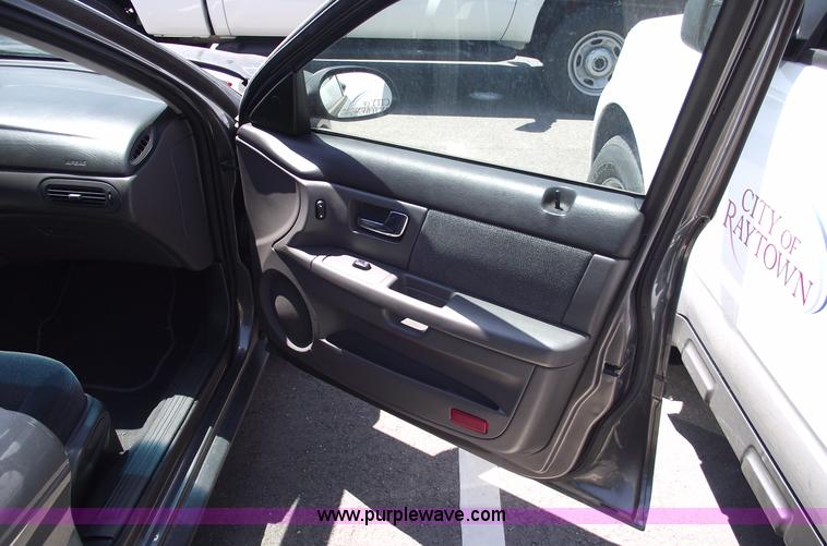 image for item A4128 2002 Ford Taurus SE