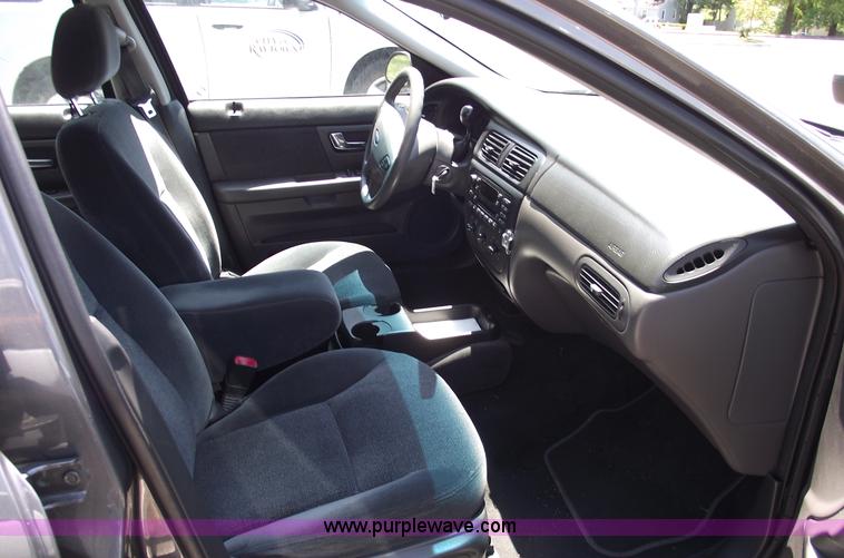 image for item A4128 2002 Ford Taurus SE